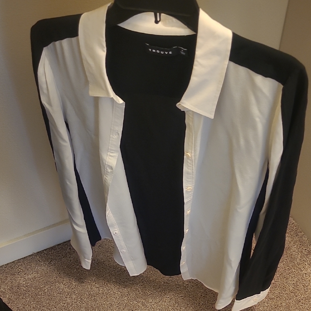 NWOT! TROUVE Women's Black and White Shirt 100% Silk